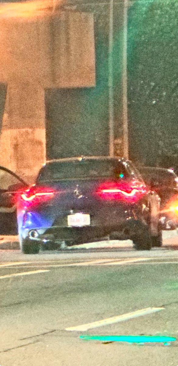 jetsetatl's tweet photo. @FOX5Atlanta  I JUST witnessed a hit and run on Spring street  @Atlanta_Police https://t.co/nLC3fWhT1A