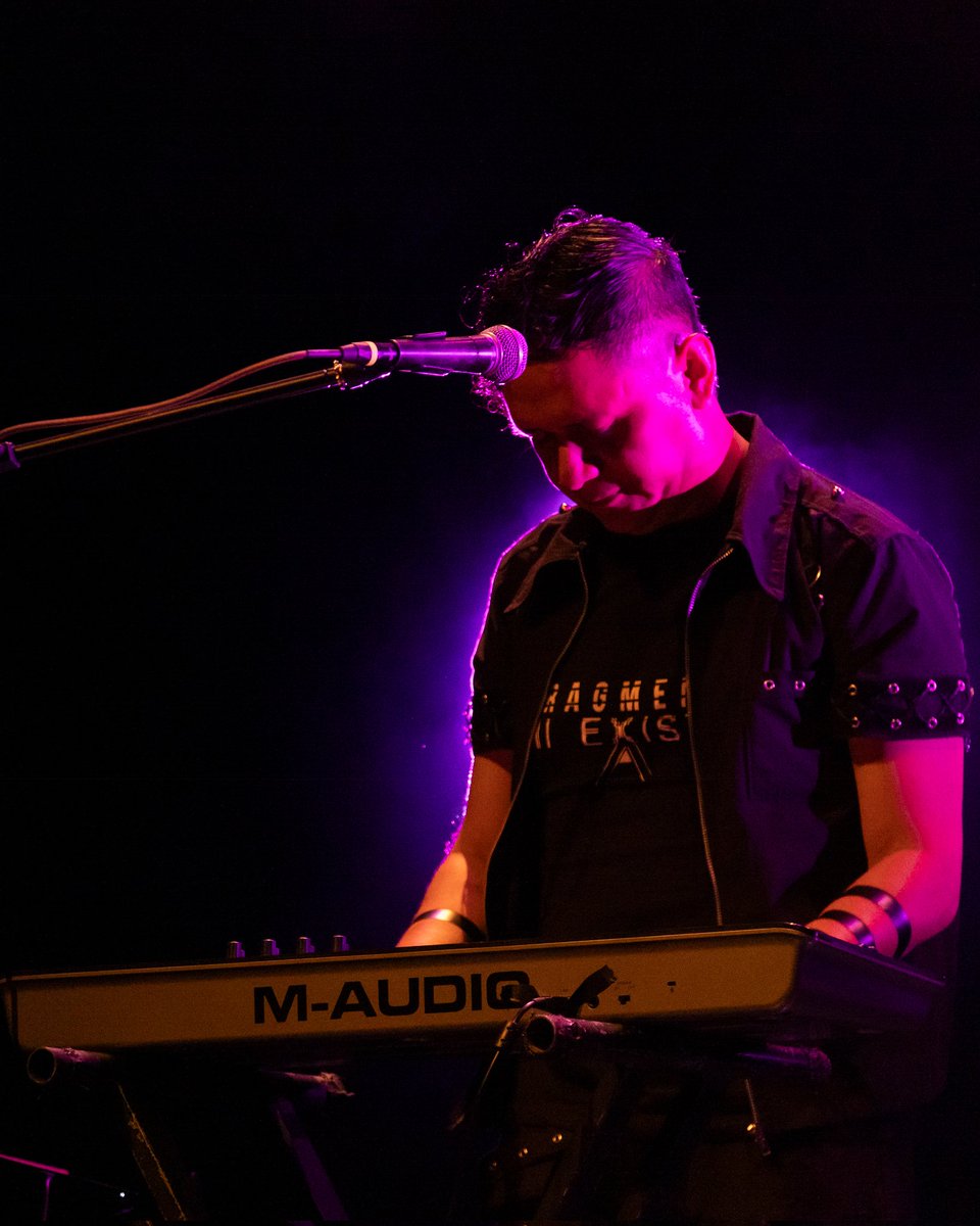 fragments_ec's tweet photo. On stage 🎹🎹🦇 
#darkwave #synthgoth #postpunk https://t.co/LgZ1o4anzv