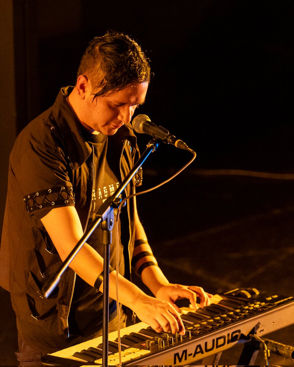 fragments_ec's tweet photo. On stage 🎹🎹🦇 
#darkwave #synthgoth #postpunk https://t.co/LgZ1o4anzv