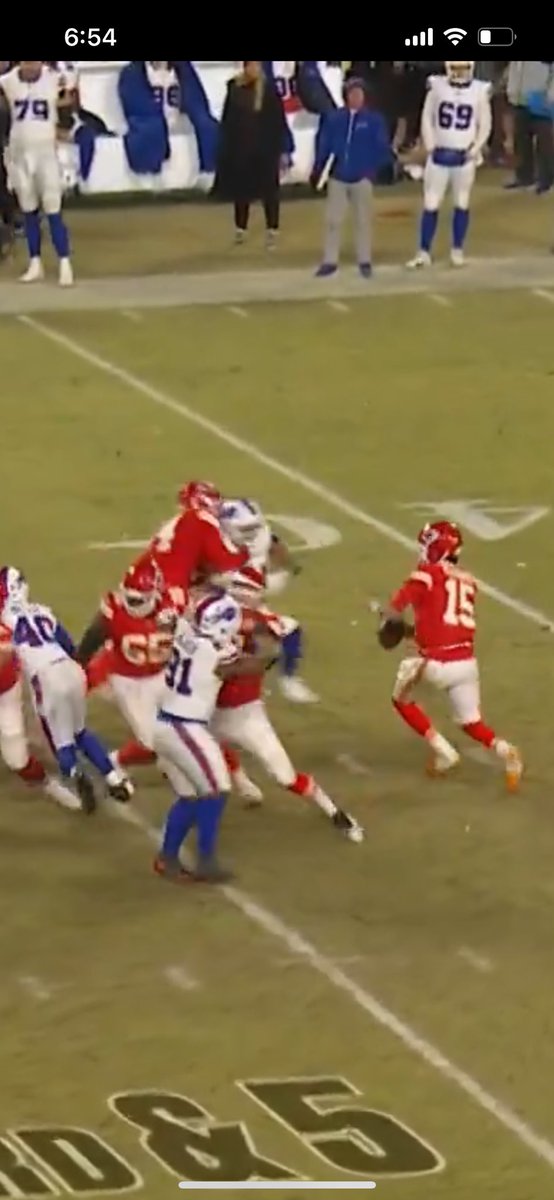 STLMORon's tweet image. Sickening to watch. The NFL has officially destroyed the integrity of the game. #refs #mahomo #cheaters #chiefs #bills #nfl