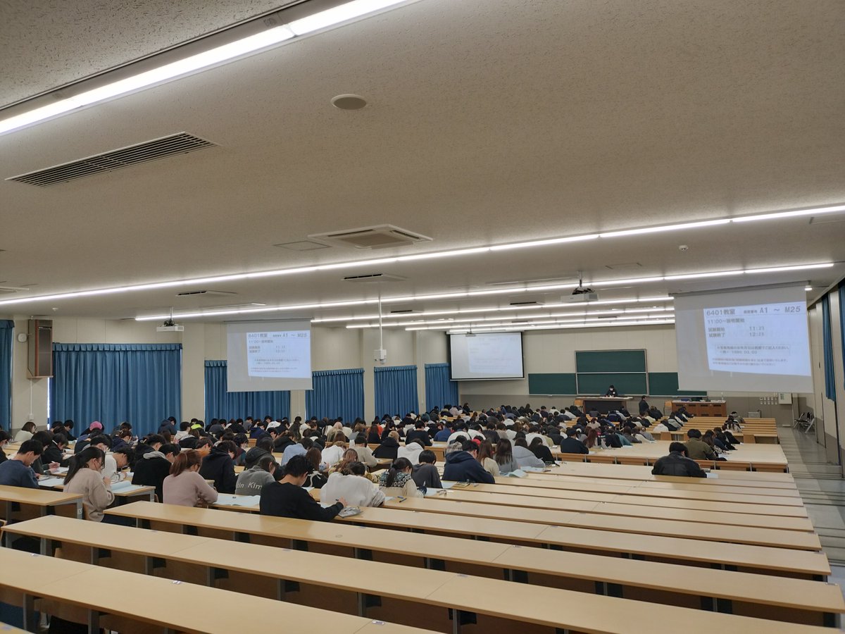 kyoto_cci's tweet photo. 【京都産業大学との包括連携協定事業】
1月22日、全国で初めて、大学定期試験として日商簿記検定3級試験を実施しました！
受験者数は461名。講義の受講で、卒業に必要な単位に加え、卒業後役立つ簿記3級を取得できます。在学中に検定を取得し、会計に強い人財として社会で活躍することを応援してます！ https://t.co/UJGU5JI5F3