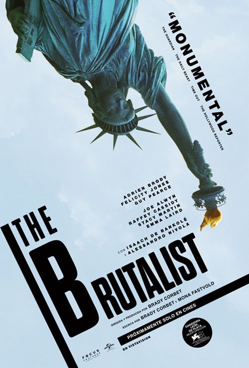 xaxuspunk's tweet photo. Los cimientos macizos de #TheBrutalist rompen el sueño americano. La ilusión de libertad se vende al odio y la hipocresía. Colosal como Érase una vez en América. Felicity Jones brilla, una mujer que desafía la fragilidad. Personajes femeninos duros en un mundo de hombres y poder. https://t.co/XDAjewD3TT