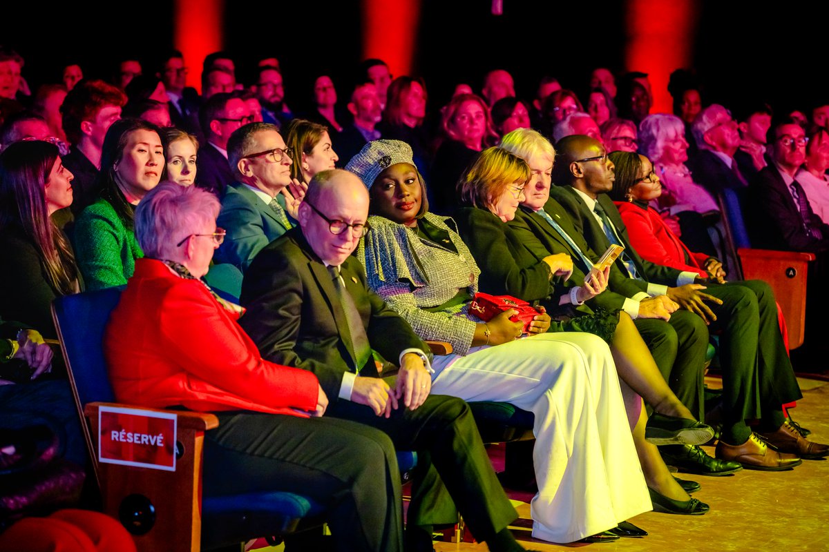 C'est avec beaucoup d'émotions que je partage avec vous les images de la cérémonie des PRIX HERMÈS, la plus haute distinction décernée par la FSA ULaval  de l'université Laval, cérémonie qui souligne des carrières exceptionnelles de diplômés de cette prestigieuse université.
