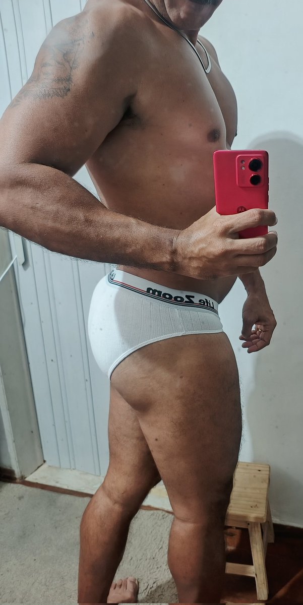 robertojusto37's tweet photo. Treinando o rabo 3x na semana tá dando resultado. https://t.co/KnynRZ8gvv