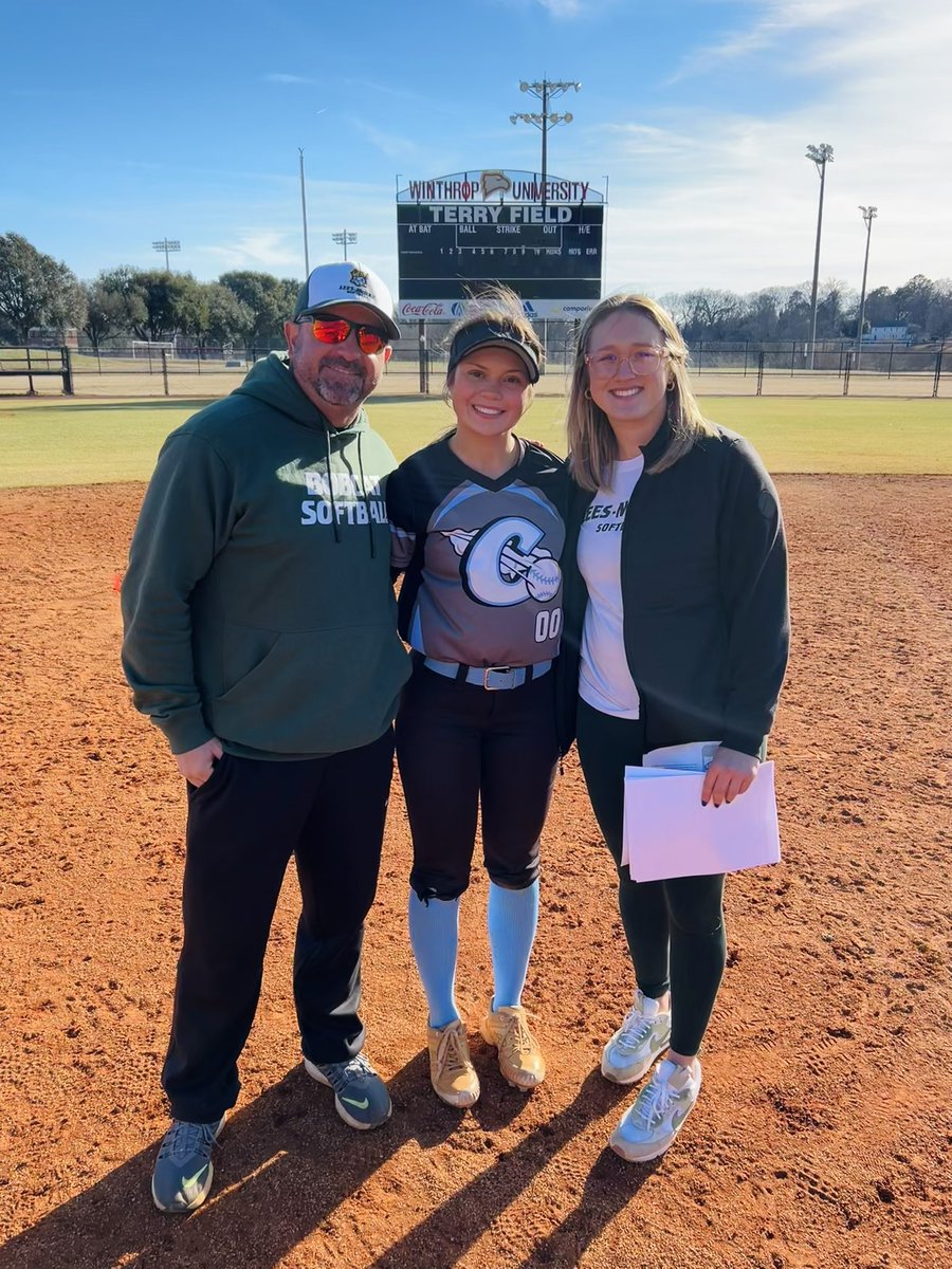 mallorykmessick's tweet photo. Had a great time at the combined camp of Winthrop and Lees-McRae! I learned so many new drills and had a great time talking to the players and playing in the scrimmage! Thank you coaches! @LMC_Softball @Winthropsoftbal @SIHS_sball @CarolinaCurveW https://t.co/hR7l0bQ4o0