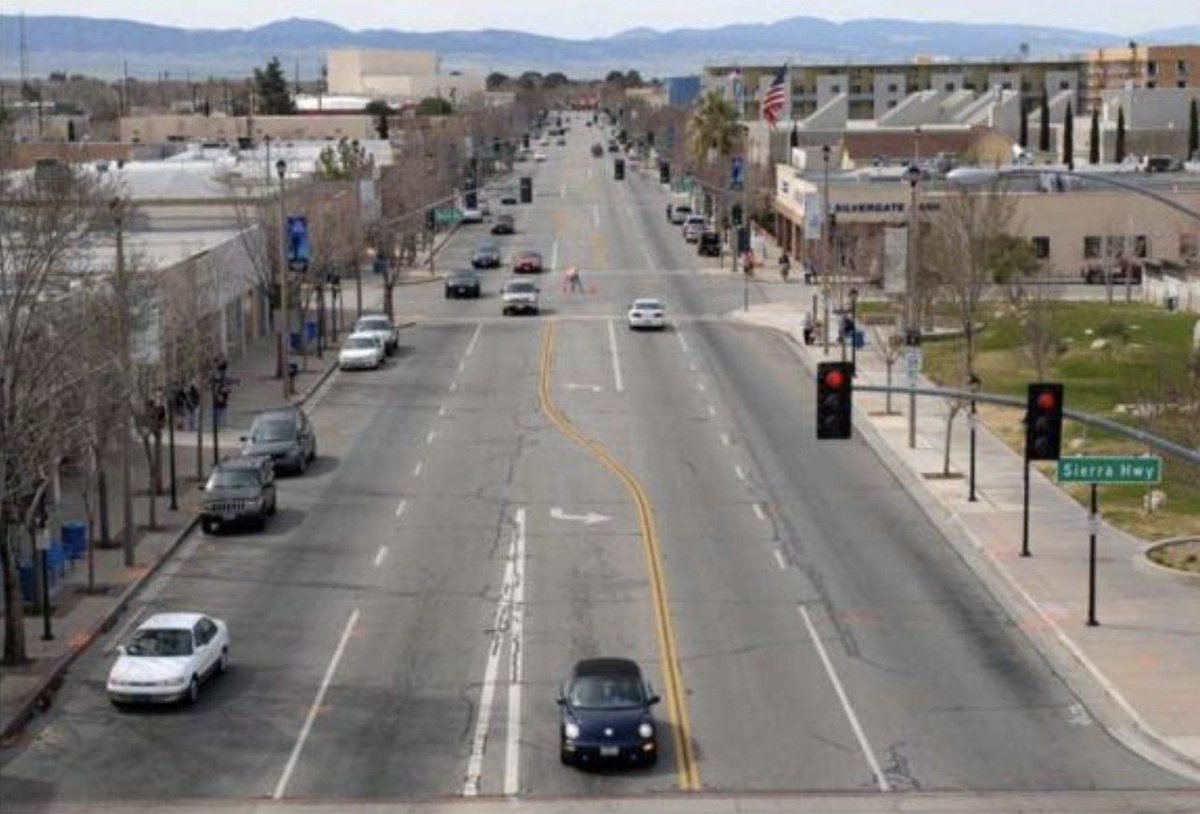 CompletedStreet's tweet photo. U.S. streets are wide, barren and paved to the max. 

Landscaping and lane repurposing can make a huge difference and transform a neighborhood. https://t.co/nY2tATiRlz
