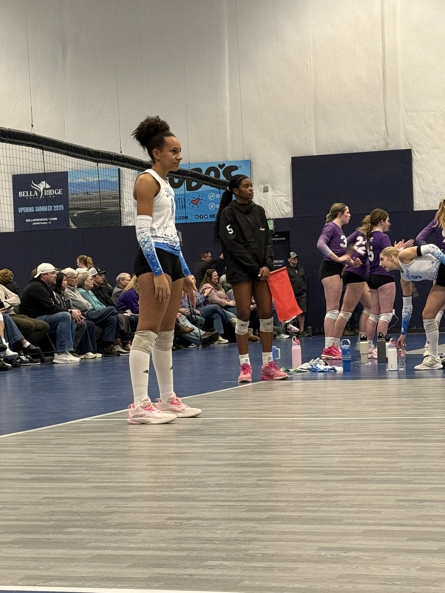 SyleaSykes's tweet photo. Kicked off 2025 club season in Colorado!! Great first weekend and ended 7-1!! 💙🏐💙🏐💙🏐💙💙 https://t.co/mxLV6tKGhw