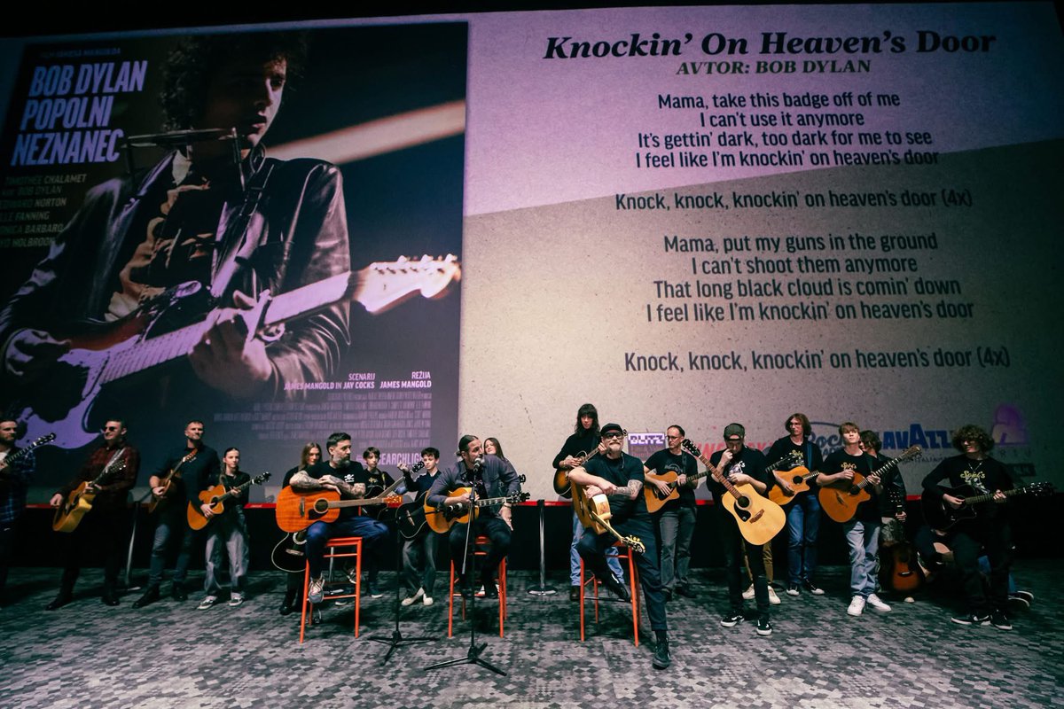 RockRadio tweet media