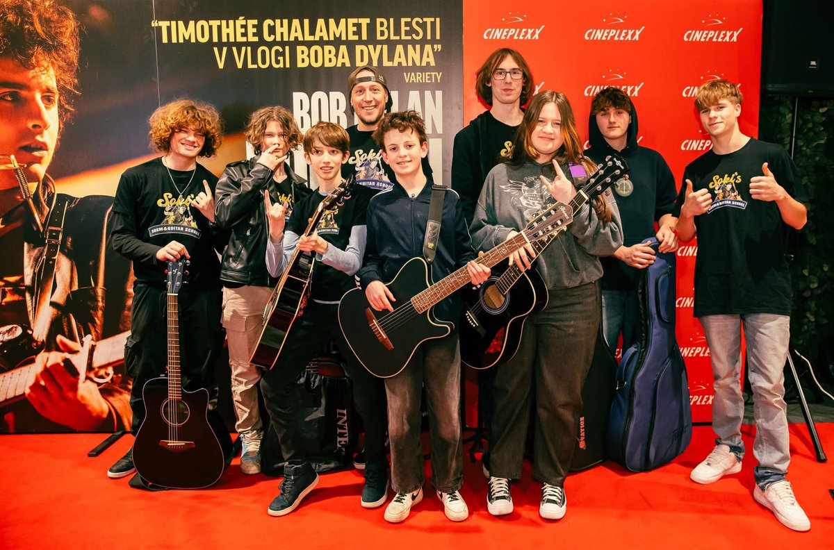 RockRadio tweet media