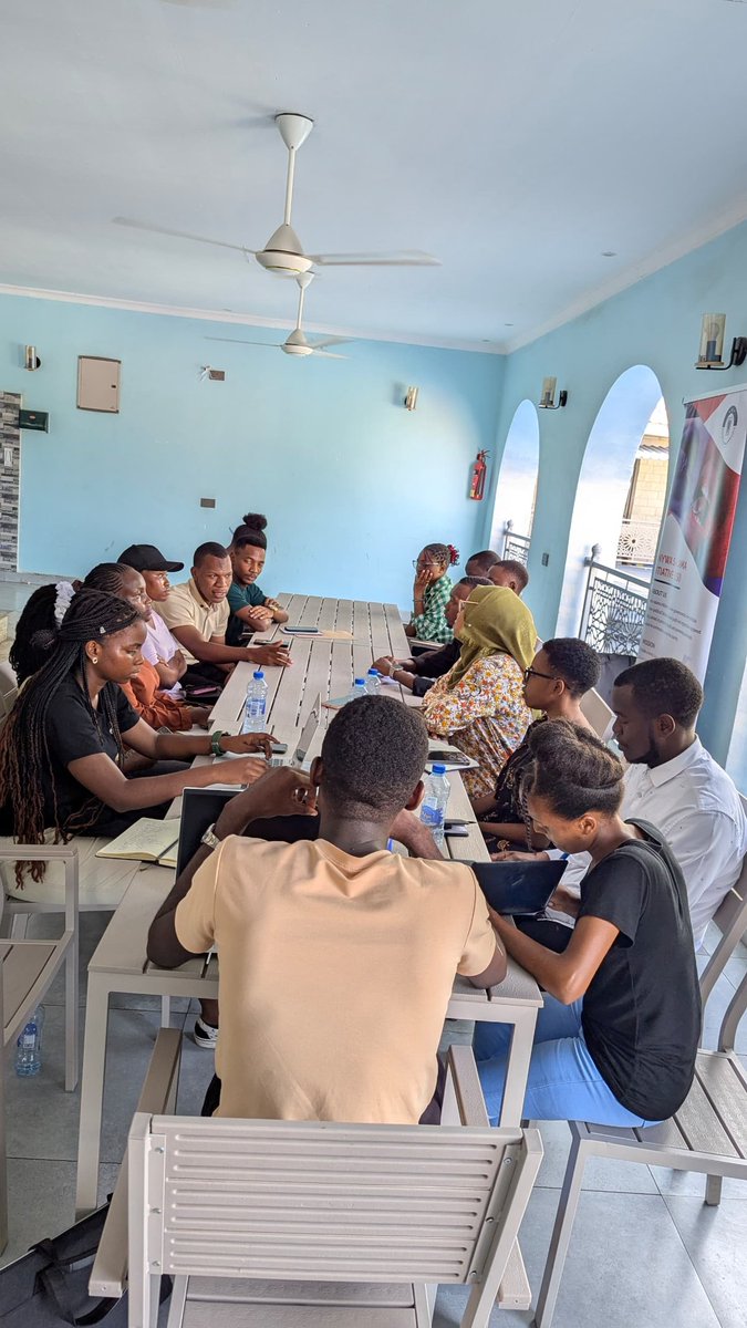 Dr_Alwatan_DDS's tweet photo. On Saturday @Kinywasalama team  had a meeting to Recognize his  members for the good work in 2024 and planning the Trajectory for 2025
Thank you for the  recognition.
Also we had a chance to welcome new volunteers who complete their trainings few weeks ago.. 
#oralhealthpromotion https://t.co/GgSr9kgkC2