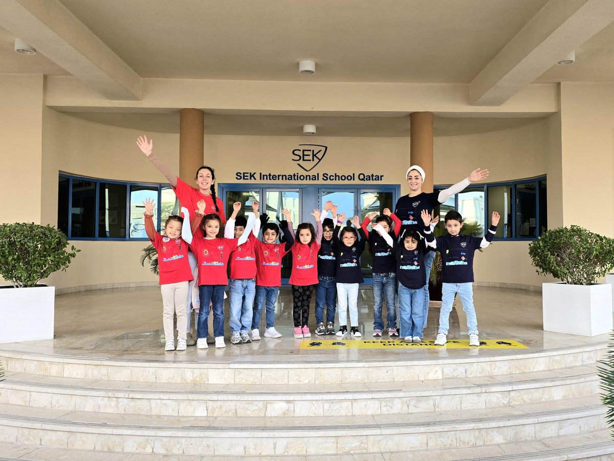 sekqatar's tweet image. Our incredible #PYP team is on their way to the Qatar Scientific Club for the @firstlegoleague! 🤖✨ With innovation, teamwork, and determination, our #IBLearners are ready to conquer this challenge. Let&apos;s cheer them on—go team SEK! 💙💛 #FLL2025 #FutureInnovators 🚀