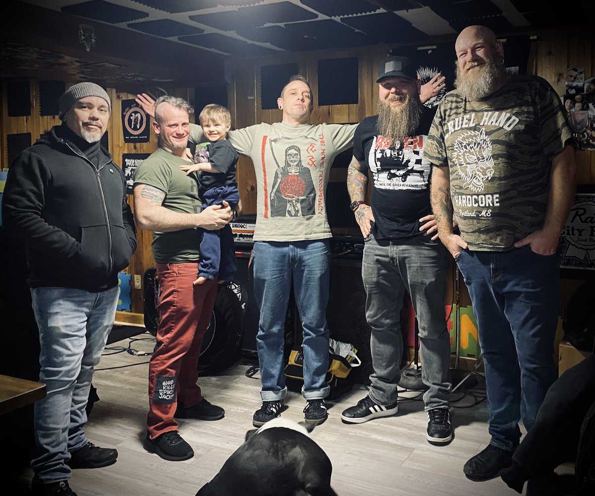 jonnydisaster's tweet photo. CRY HAVOC! 2025, WERE BACK. SET UP IN THE NEW SPOT, RAN THROUGH ALL OUR NEW MUSIC. STOKED TO GET SOME SCREAMING DONE, IT WAS LONG OVERDUE
#CRYHAVOC #CRYHAVOCBAND #BANDPRACTICE #WRITINGNEWMUSIC #NEWMUSIC #WRITING #PUNK #PUNKROCK #HCPUNK #HARDCOREPUNK #CT #CONNECTICUT #CTPUNK https://t.co/Av0HV8hOeU