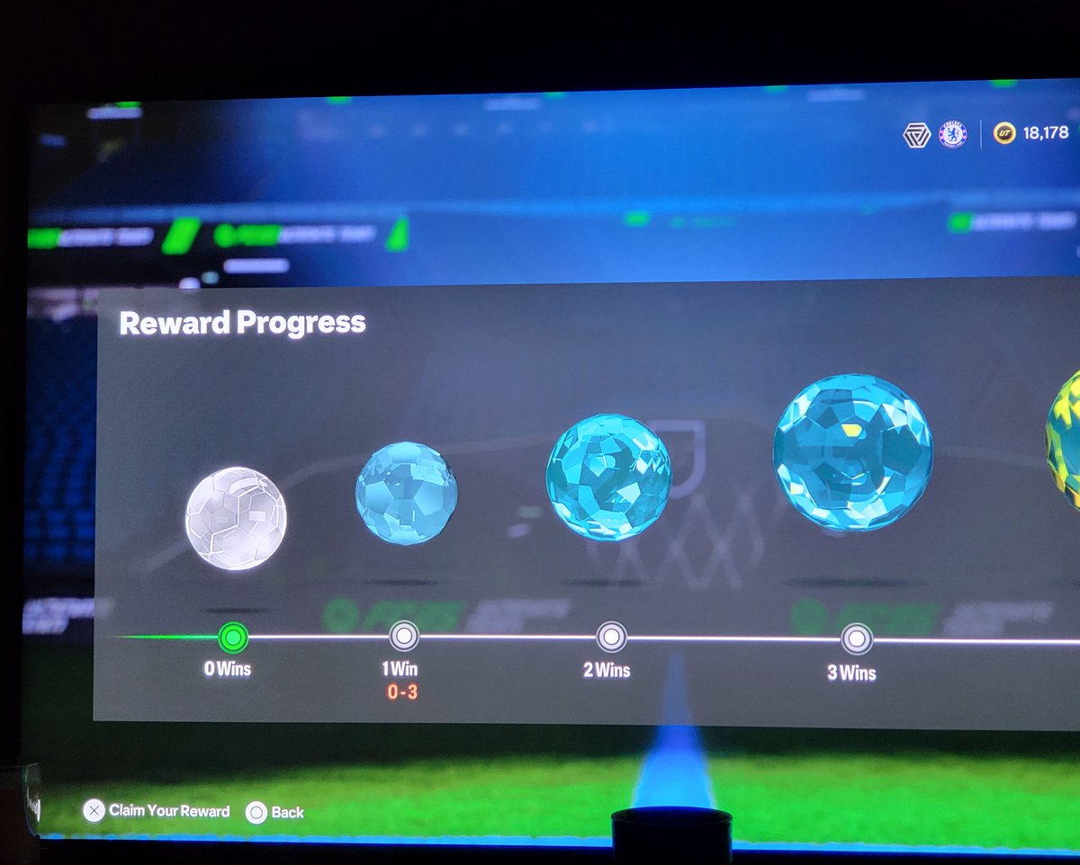 jgeld33's tweet photo. @EASFCDirect Fuck u EA, lost 45k coins on Draft!!!! Today i got 3x dc from it. Right after 1st game!! Soo yeah FUCK U !!!! https://t.co/DRGojMXKcv
