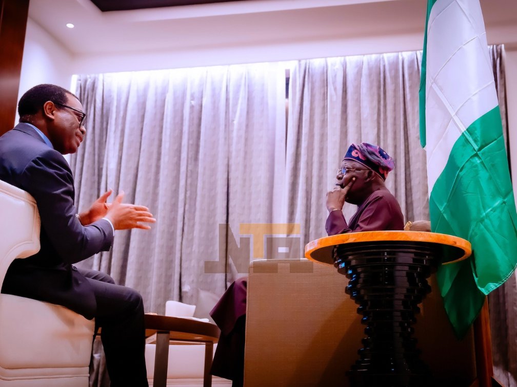 NTANewsNow's tweet photo. President of the African Development Bank, Dr. Akinwumi Adesina, warmly welcomes President Bola Ahmed Tinubu of Nigeria to Dar es Salaam, Tanzania, ahead of the joint African Development Bank and World Bank Group Mission 300 Africa Energy Summit. Sunday, January 26, 2025. https://t.co/PT0hmOukWT
