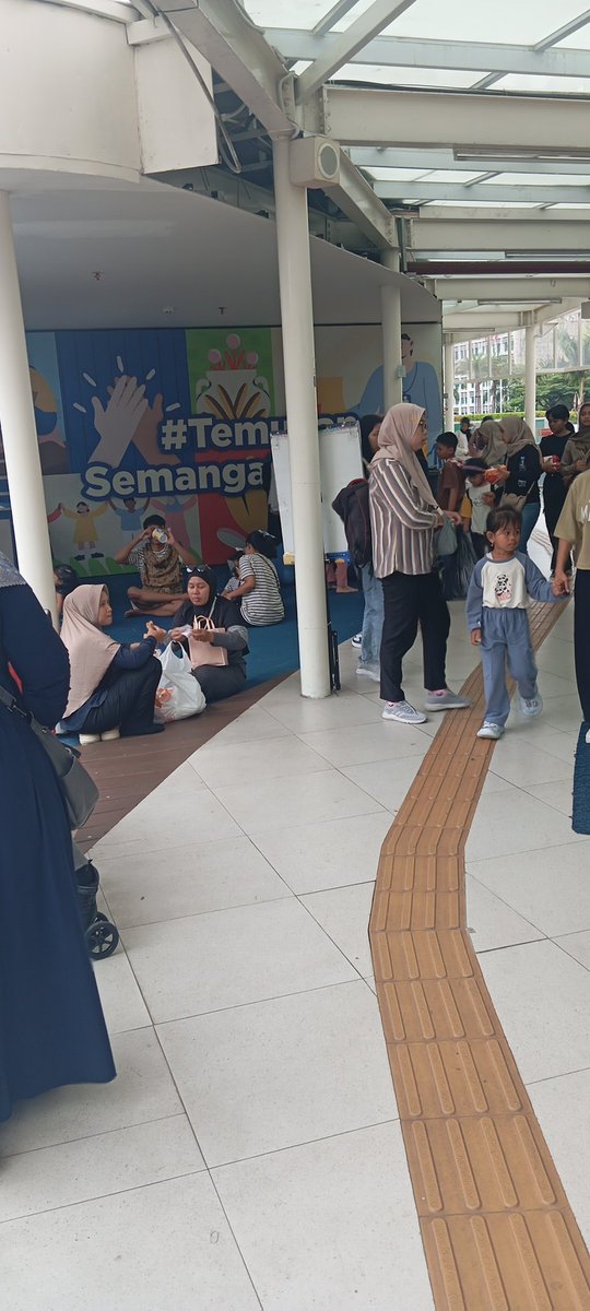Libur panjang dimanfaatkan oleh warga Jakarta untuk berlibur secara gratis dan murah meriah di 𝐇𝐀𝐋𝐓𝐄 𝐓𝐑𝐀𝐍𝐒𝐉𝐀𝐊𝐀𝐑𝐓𝐀 𝐁𝐔𝐍𝐃𝐀𝐑𝐀𝐍 𝐇𝐈 𝐒𝐄𝐋𝐀𝐈𝐍 𝐃𝐄𝐊𝐀𝐓 𝐉𝐆 𝐁𝐈𝐒𝐀 𝐅𝐎𝐓𝐎 𝐏𝐀𝐓𝐔𝐍𝐆 𝐒𝐄𝐋𝐀𝐌𝐀𝐓 𝐃𝐀𝐓𝐀𝐍𝐆