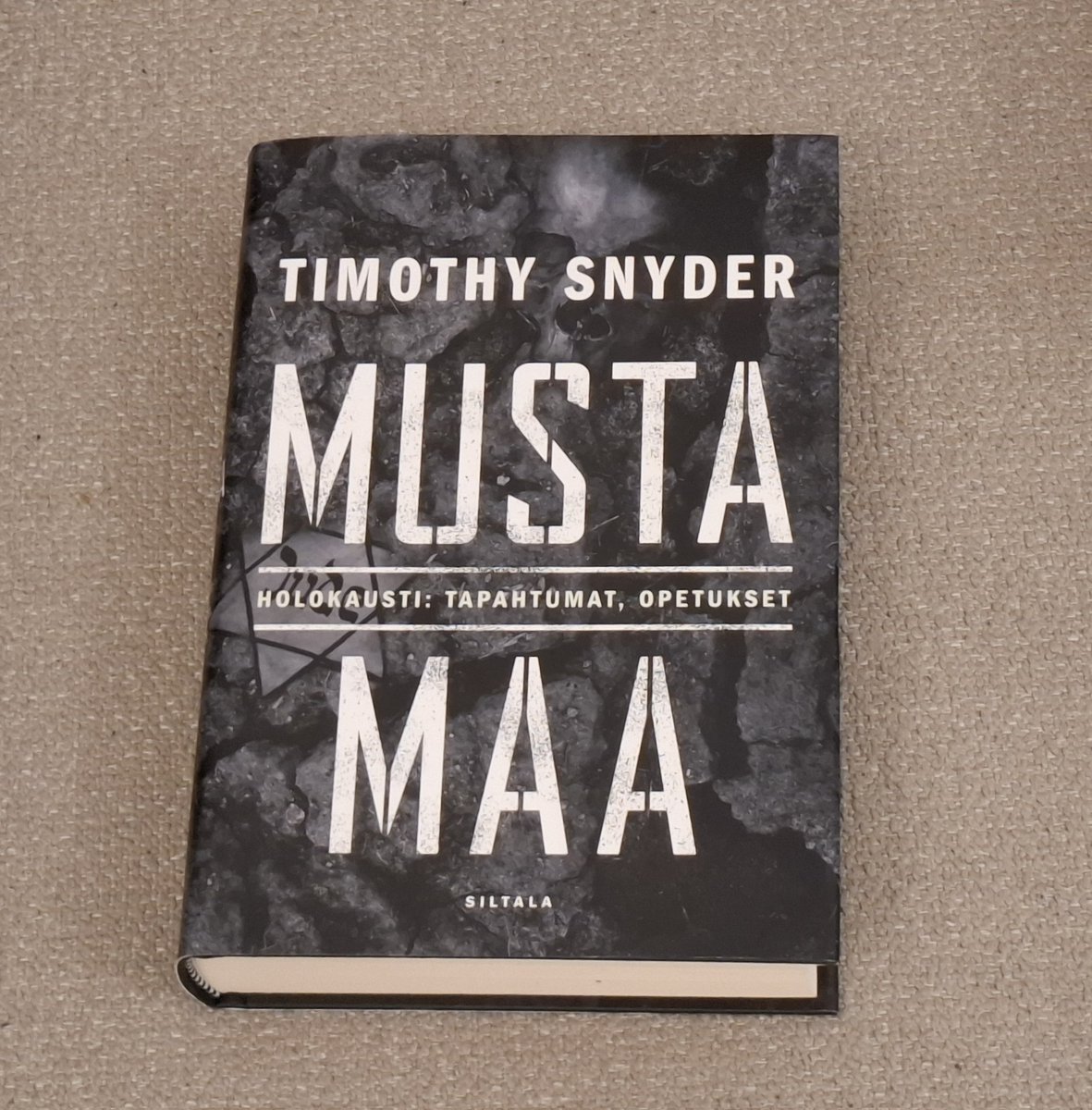 Tänään vietetään #HolokaustinUhrienMuistopäivä'ä 🕯 On tunnettava historia ja opittava siitä, jotta historia ei toista itseään. On kunnioitettava jakamatonta ihmisarvoa ja ihmisoikeuksia. On vältettävä vihapuhetta ja puututtava siihen.

#ihmisarvo #ihmisoikeudet #yhdenvertaisuus