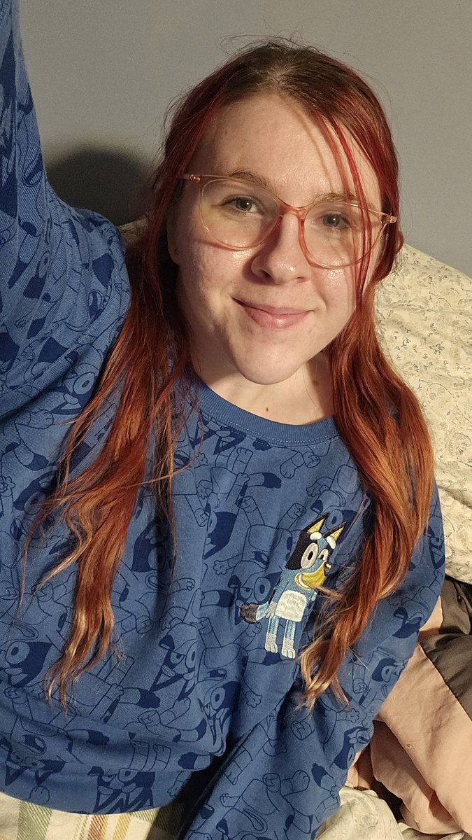ChristinaJuneee's tweet photo. Do we like the new sweatshirt I picked up this weekend? 🥰
I'm home safe! Con weekend was great! Now it's back to the work grind in the morning 😭
#Isshocon https://t.co/QpZ5vQrIqd