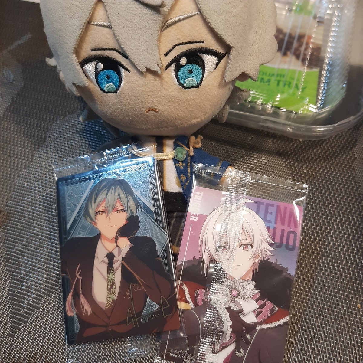 Ely got some ainana merch!!