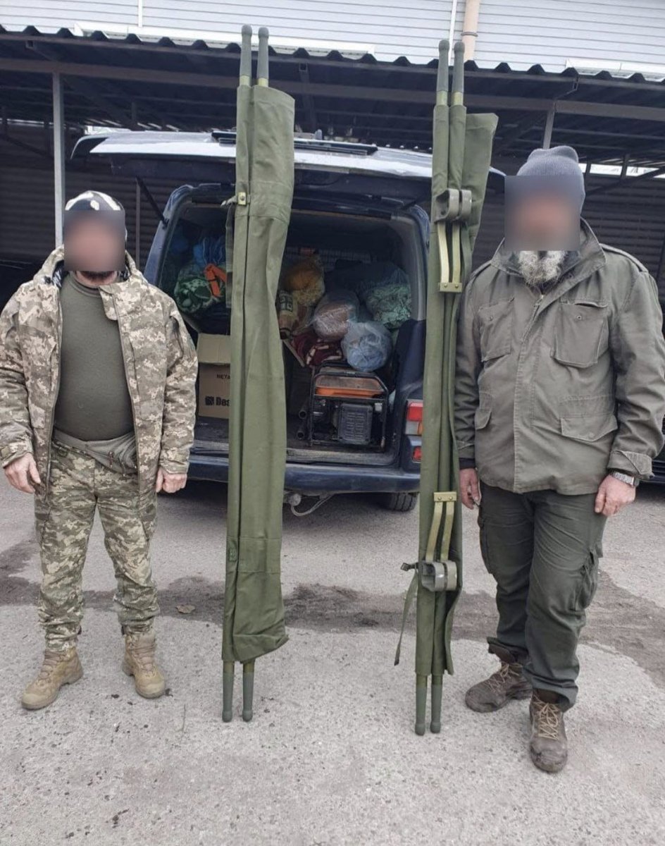 defendukraini's tweet photo. 1/25/2025 eastern Ukraine
(we can't say where)
๐จ๐ฆ โค๏ธ ๐บ๐ฆ
Medics with the 128th Brigade
get more of our NATO-grade field stretchers
from Vancouver ๐จ๐ฆ Canada
container 17 #ProjectInvincible
๐ Ukraine In Armor
our Ukrainian warehouse logistics partners https://t.co/mkf8Cp0AfU