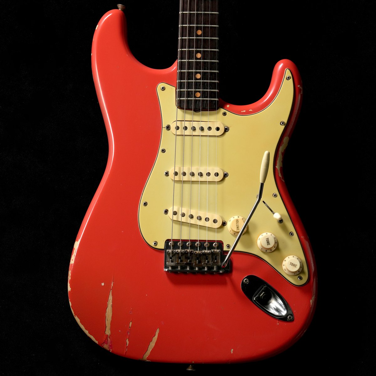 1484shibuya's tweet photo. オリジナル度の高いカスタムカラー1962年製、Fender Stratocaster Fiesta Red、魅力的な１本です。
https://t.co/JbLbr463Qb
#Fender #vintage #Stratocaster #FiestaRed https://t.co/f39GwwumqS