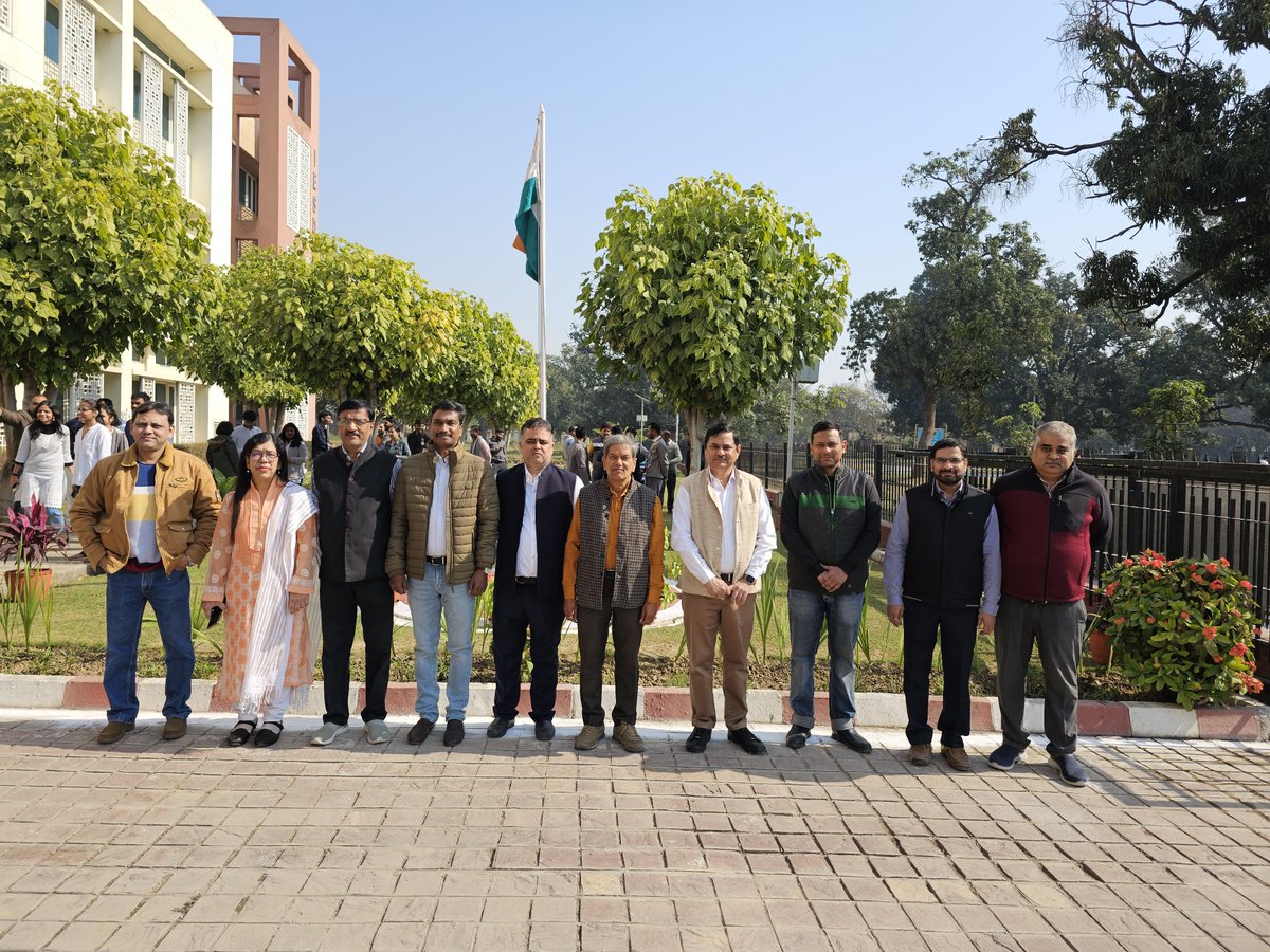 Dean_FESD_IESD's tweet photo. IESD-BHU celebrated the 76th #RepublicDay with great enthusiasm and pride.
@VCofficeBHU
@bhupro
#BHU https://t.co/cqXLIMuA0U