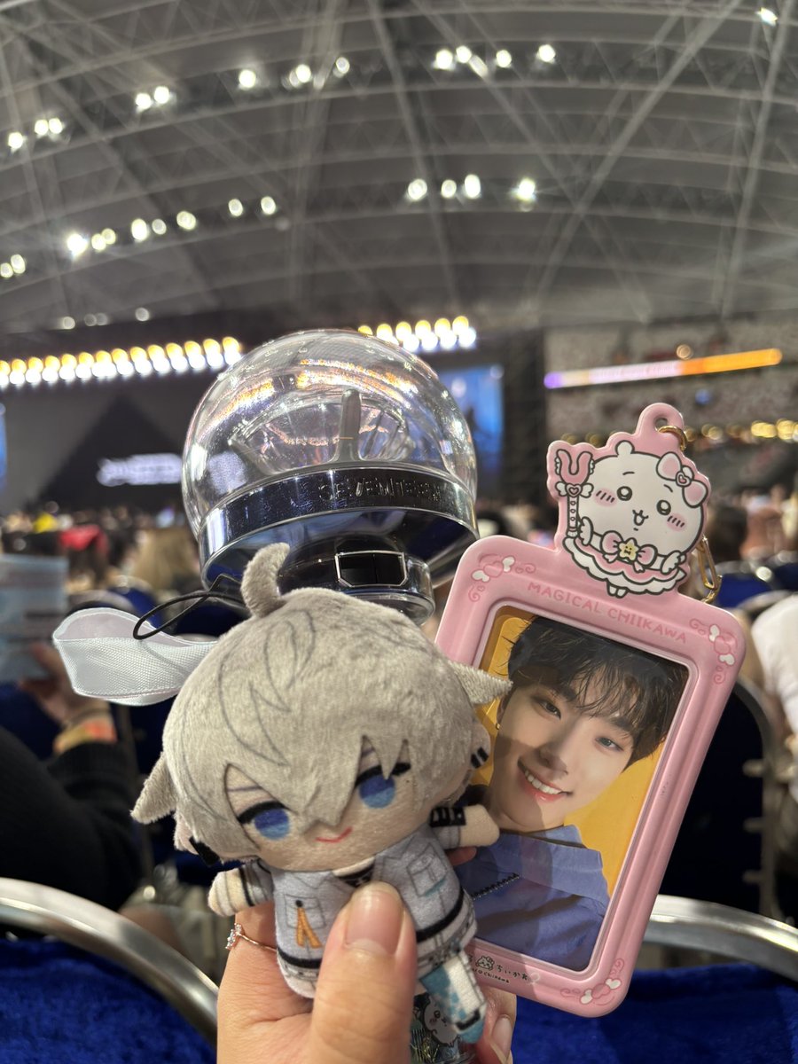 ohkiseki's tweet photo. WEEKEND WAS A BLAST! brought my 2d boys to see my 3d boys ☺️☺️💎💎

#SEVENTEEN_RIGHT_HERE_IN_SINGAPORE https://t.co/wEagAcG83a