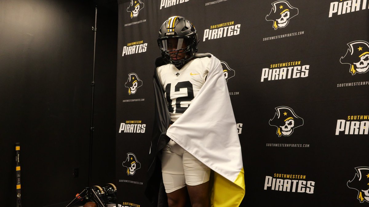 #AGTG Had a wonderful visit with <a href="/SUPiratesFB/">Southwestern FB</a> this past weekend, thank you for inviting me out! <a href="/CoachBishopSU2/">Coach John Bishop</a>. 
#Cougarville 
#GoPirates
<a href="/ConnallyFb/">Connally Football</a>