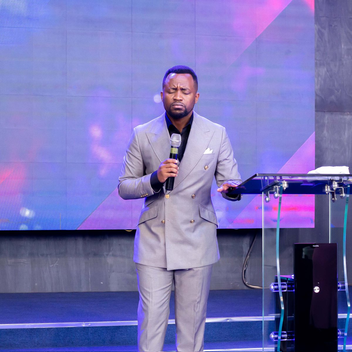 PBKagyezi's tweet photo. Victory is hidden in repeated obedience.

Show me a man who keeps struggling, and I will show you a man who does not know how to do great things always. If God ever gives you an instruction, do it until he tells you, you have won. All men who overcome great challenges learned to repeat the same task every day until it became a success.