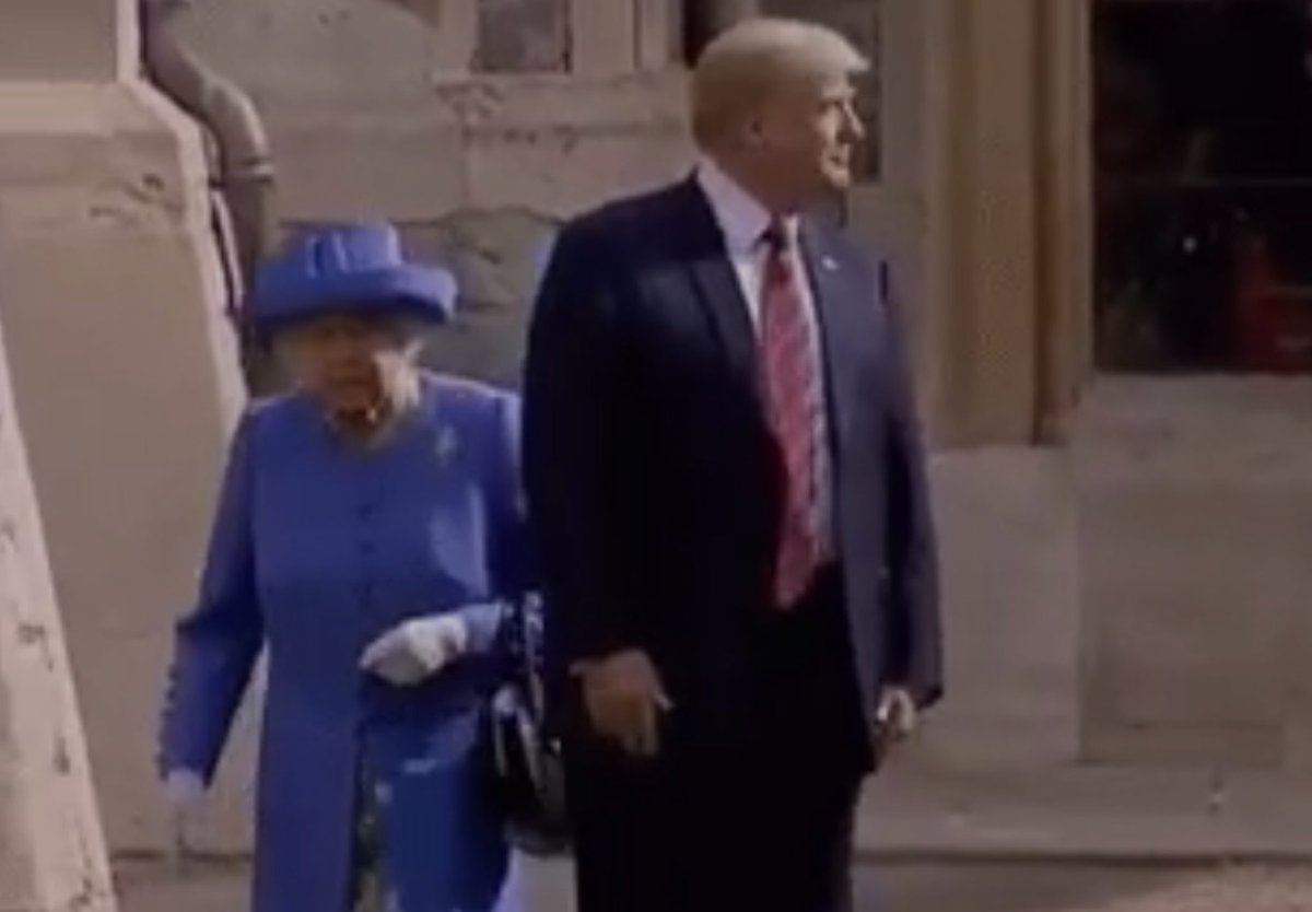 BraidseaQuine's tweet photo. @GMB @lornashaddick The convicted felon shouldn’t be allowed to enter Britain. 🤬
Trump had no respect for the late Queen.
#NoClass #NoManners #NoStateVisit #DumpTrump https://t.co/UdAvUb52AS