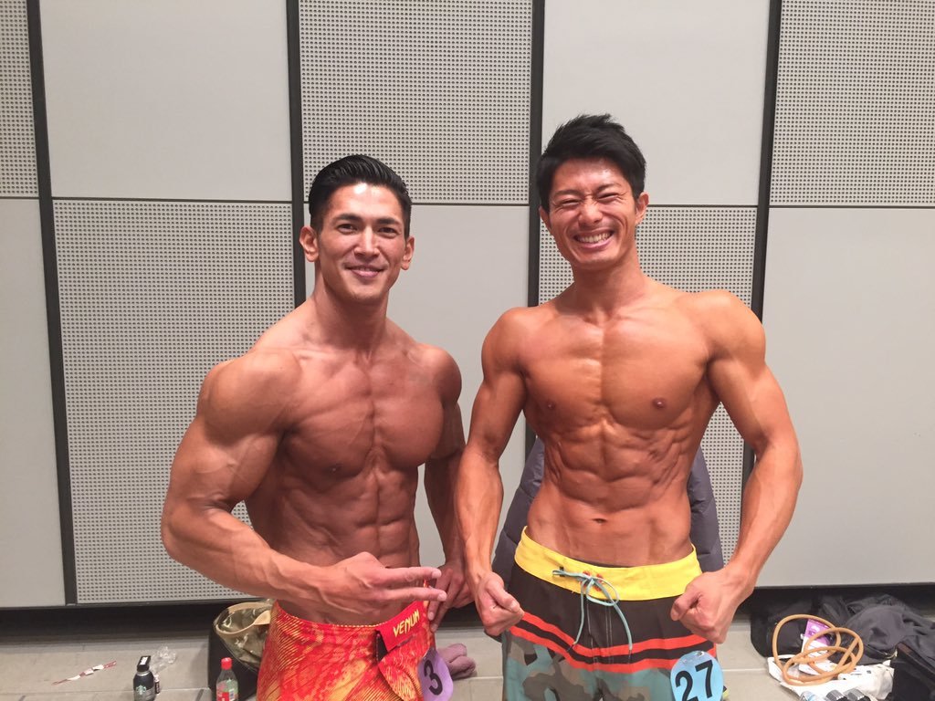 橋本理智って２０１５年のベストフィジークジャパンで優勝した人じゃん。テスラの社長は凄いな。タトゥーがっつり入れてるからJBBFにはいないのか