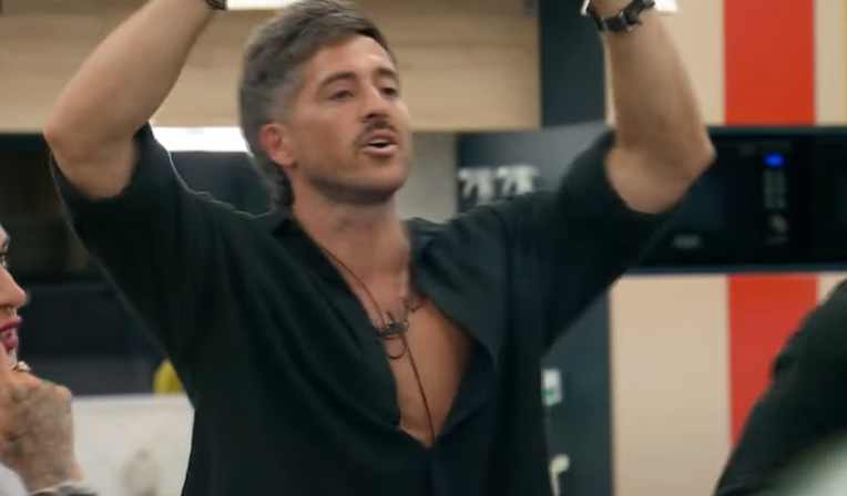 TronkOficial's tweet photo. JUAN PABLO es el séptimo salvado de la placa

#GranHermano https://t.co/a5pxh31LT0