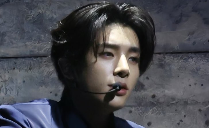look at his eyes — from fiery to softy look 🥹

#JAKE #제이크 #엔하이픈_제이크 
#ENHYPEN_JAKE <a href="/ENHYPEN_members/">ENHYPEN</a>