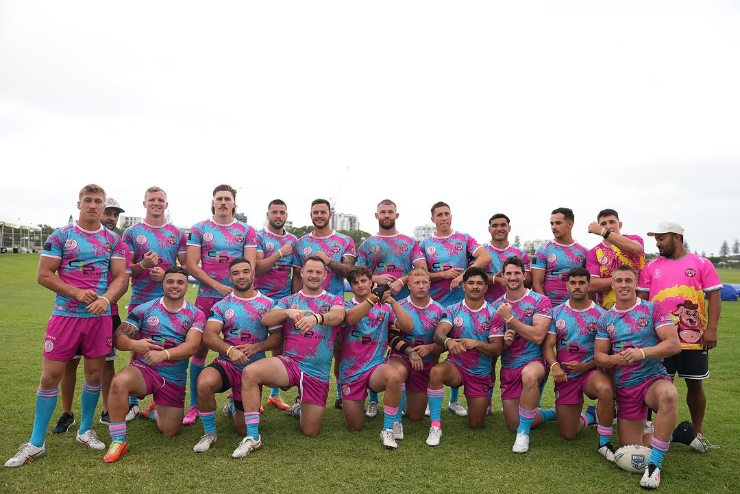 Meet The Salty Pigs 🐷

Their trainer is none other than Roosters star Victor Radley (back row, far right), who was running drinks and barking instructions during the Nines Premier League on the Gold Coast.

▶️ bit.ly/4ggMFO3