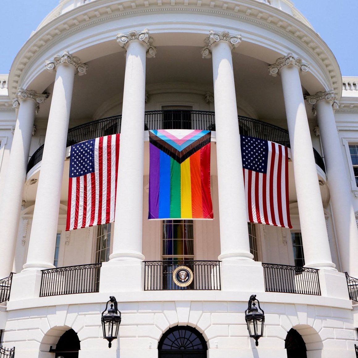 usanewshq's tweet image. 🚨BREAKING: Do you support Donald Trump replacing Pride Month with Veterans Month to honor the heroes who served our country?

YES or NO?

If YES, I’ll follow you back.