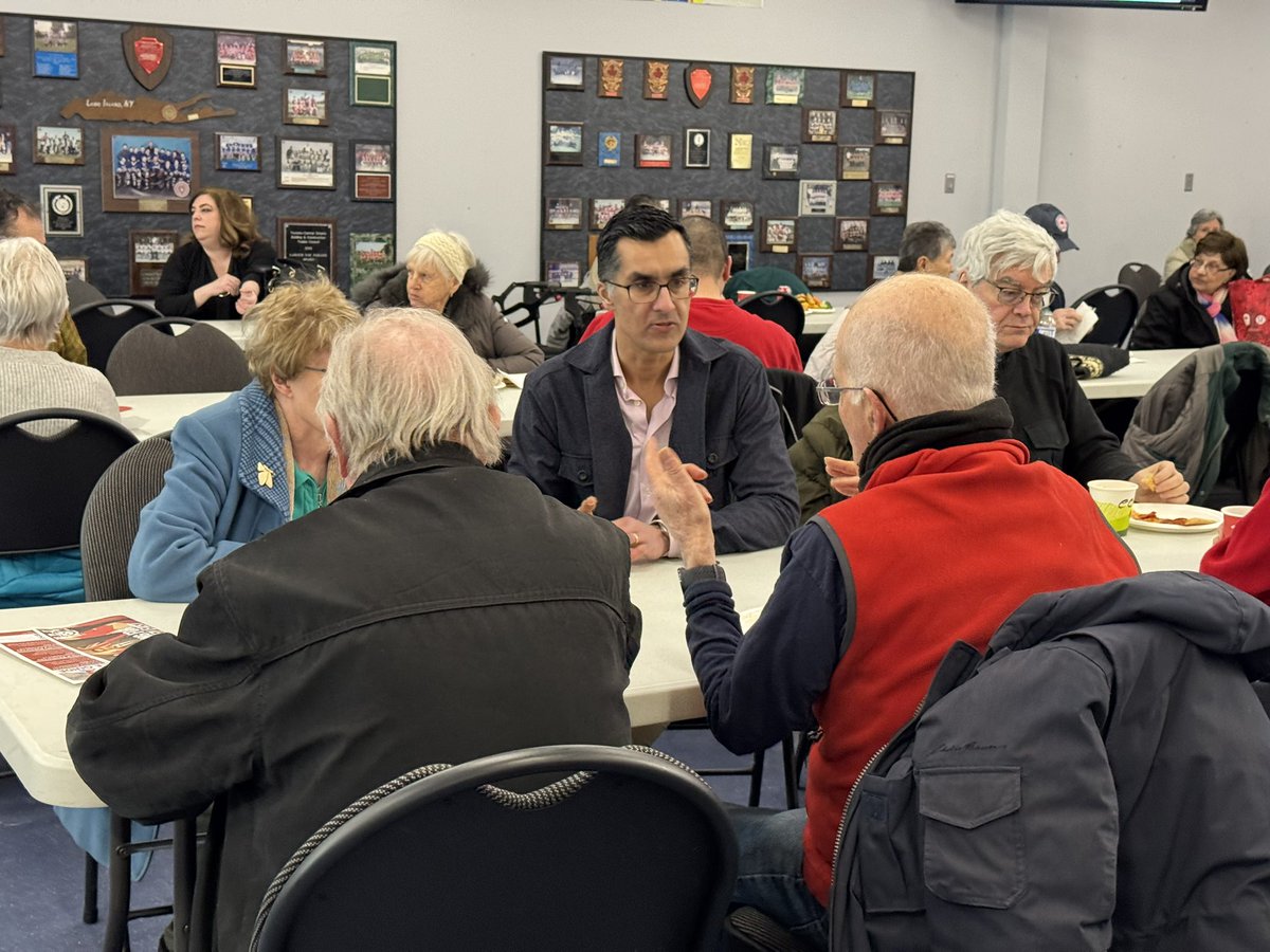ShamjiAdil's tweet photo. Truly an honour to be joined by so many individuals from the #DonValleyEast community at our New Year’s Levee.

With the musical stylings of @vicparkci and delicious food from local small businesses, this New Year’s Levee was one to remember.

Thank you, #DVE ❤️

#onpoli https://t.co/HadsBhs9FO