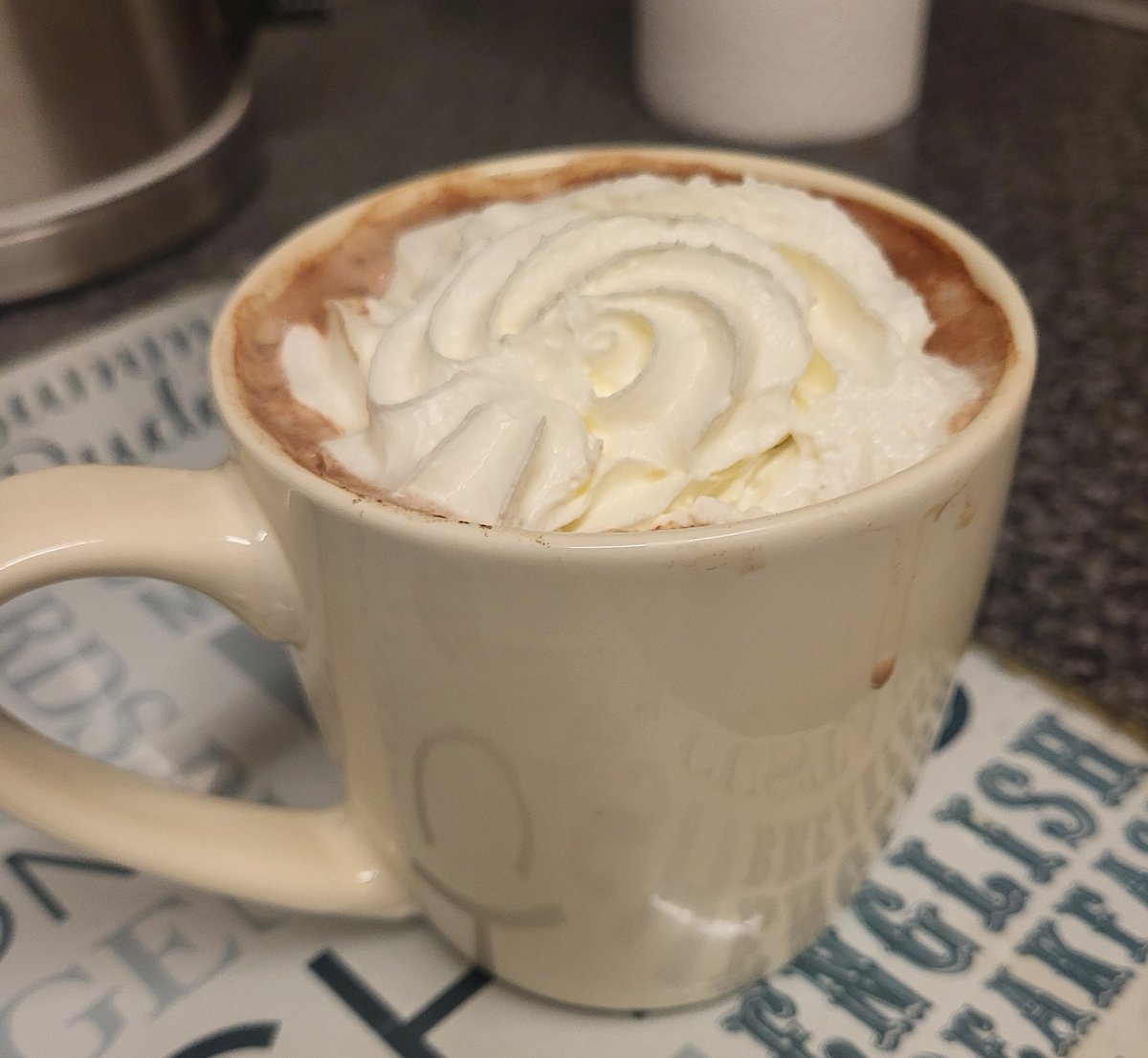 AngelD53416774's tweet photo. From #GoalGasms to #FoodGasms 🤣 from #Champagne to #Hotchocolate 🤣 a wk ender in my world 🥰🤣 night night guys 😘 https://t.co/0mT9XWvvYb