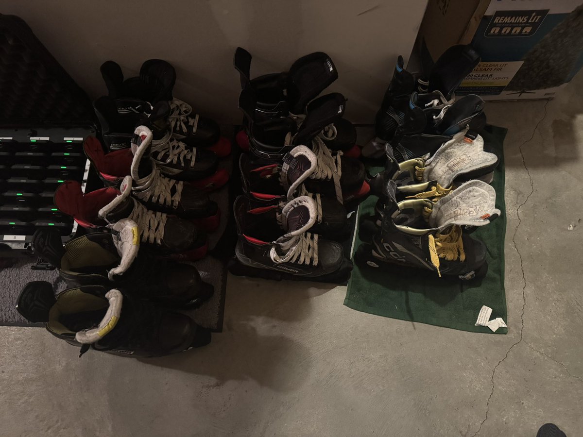 cyozzie's tweet photo. What a day! 3 hours on the pond. Followed by getting the skates ready for practices this week. #ODR @Sparxhockey #perfectedges https://t.co/KRsseezDw9