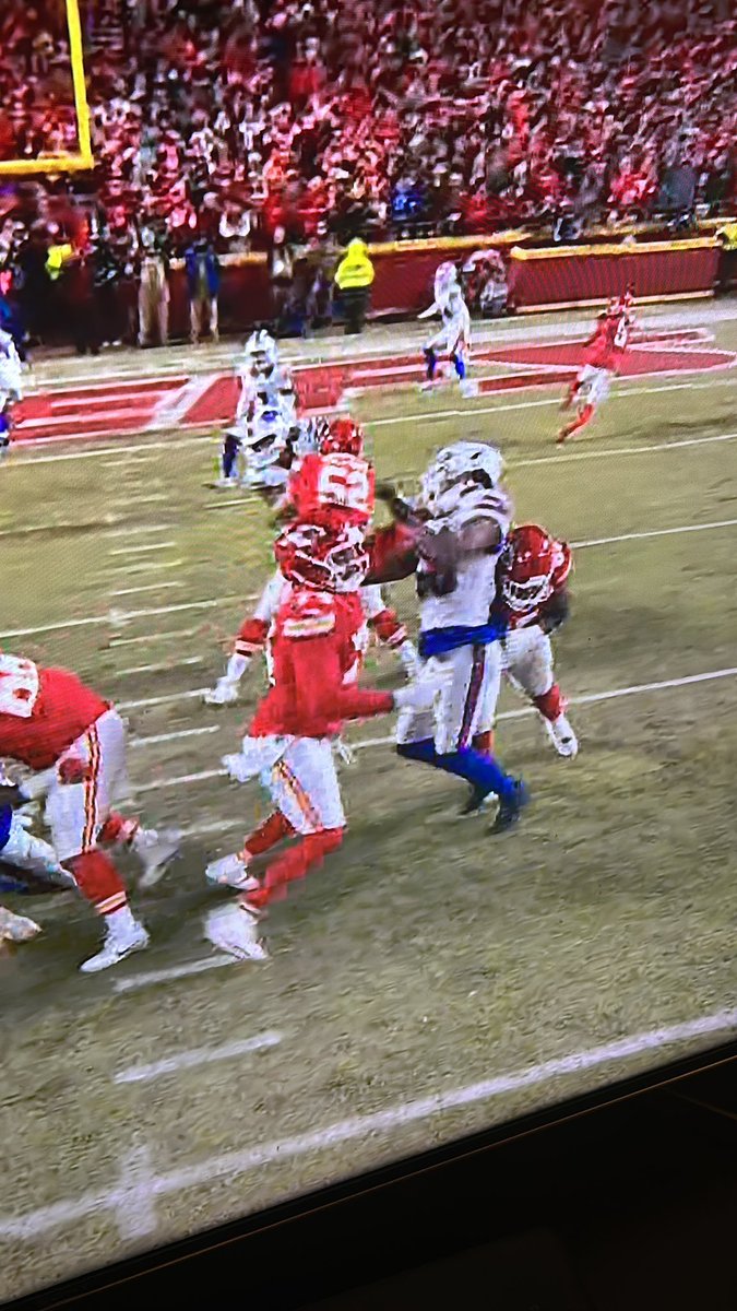 Chuckykickass's tweet photo. Chiefs tackle neck chops the Bills player and then rips his helmet off in front of the Ref…..No call

#NFL #Rigged https://t.co/yu1qM6HXIO