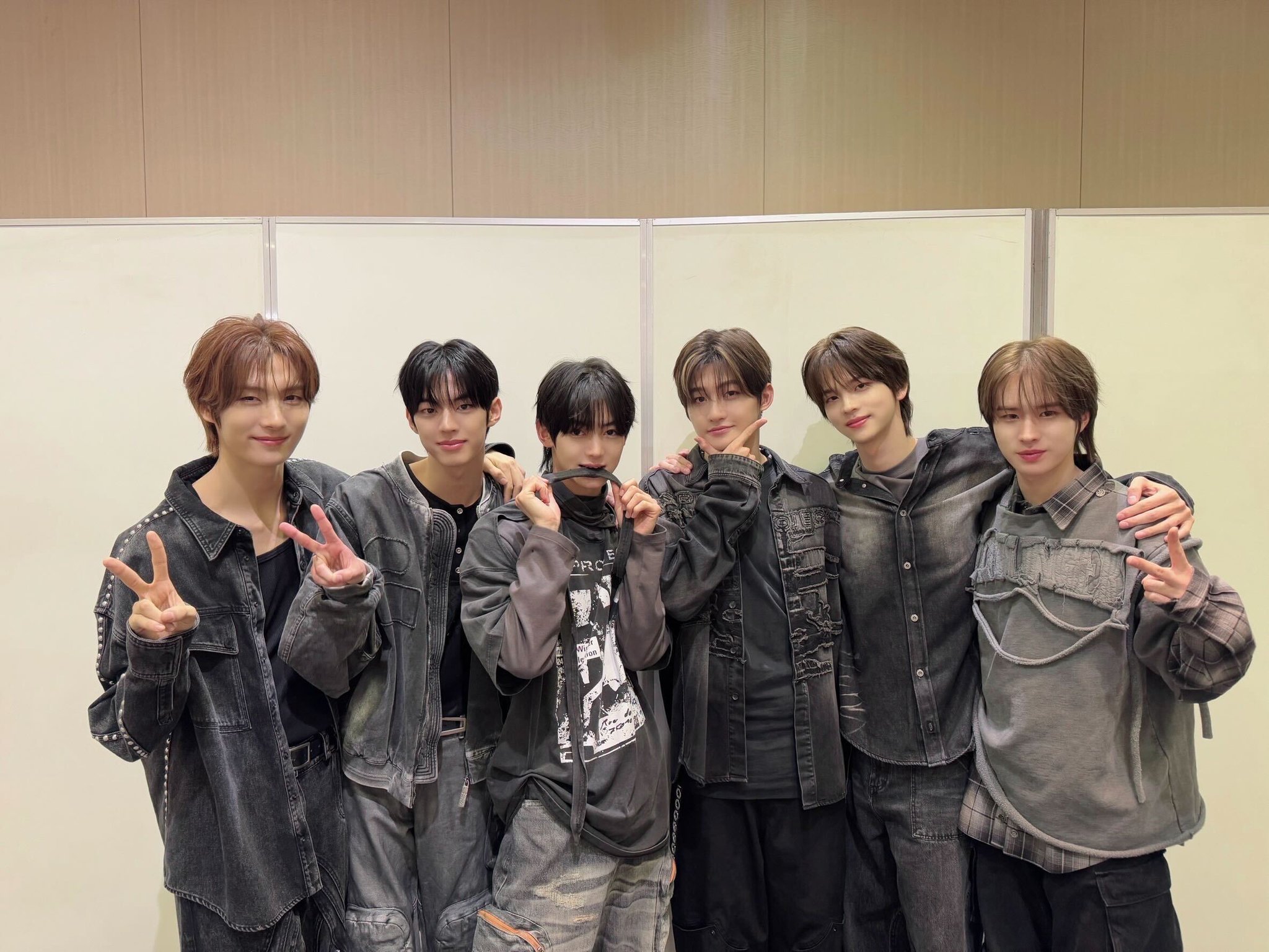 tws try with us オフラインイベント 大阪 ドフン サイン TWS LastBell ドフン 直筆サイン入り Mwave - メルカリ
