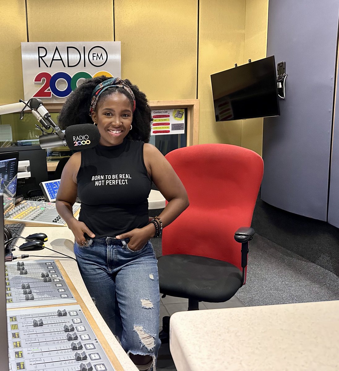 EARLY MORNING RADIO

Tune in to #RhythmAtDawn with 
@mmatshekomosito
Every weekday morning for 
a great musical experience.
4am-6am🎶

Catch it here:
97.2-100 FM Nationwide
📲 <a href="/SABCPlus/">SABC+</a> app 
📺 DSTV 812
🎧 radio2000.co.za