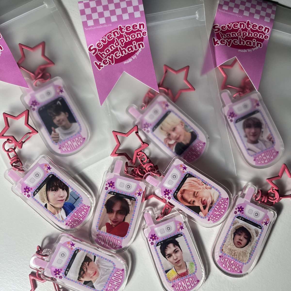 wendinwonz17's tweet photo. [Likes and Retweets are appreciated]

SEVENTEEN HANDPHONE ACRYLIC KEYCHAIN 🎀📞
by https://t.co/j8JuEVrka9 
* fanmade merchandise* 

avail all member 💗

price : IDR 16k / each

checkout via shopee : https://t.co/4gdUPELvrD https://t.co/eALwZ4jXyt