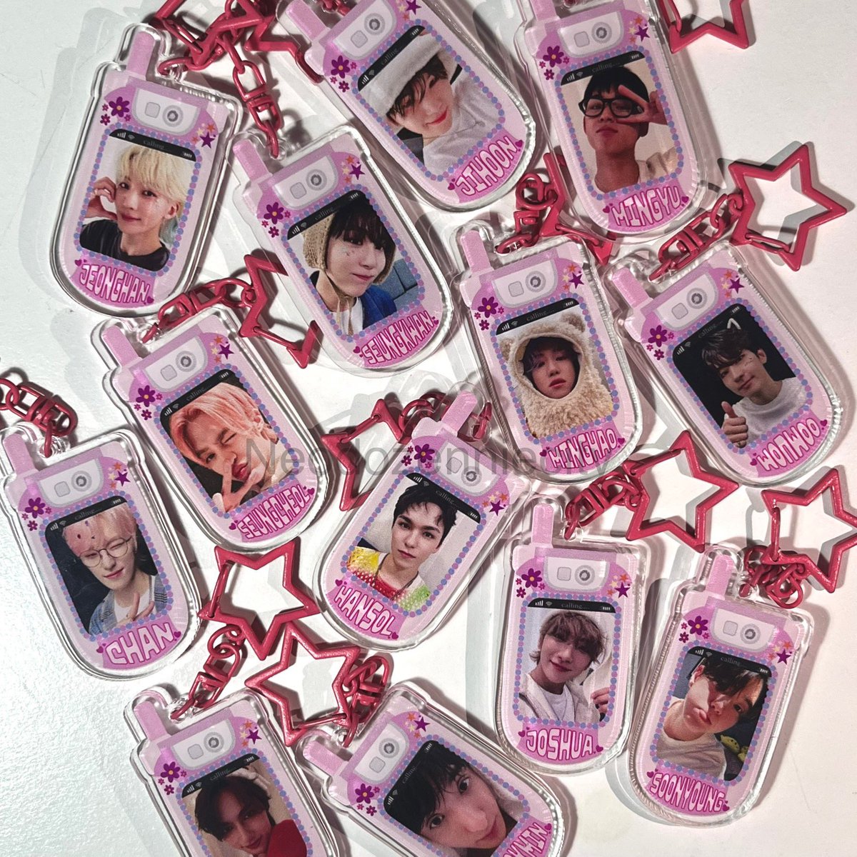 wendinwonz17's tweet photo. [Likes and Retweets are appreciated]

SEVENTEEN HANDPHONE ACRYLIC KEYCHAIN 🎀📞
by https://t.co/j8JuEVrka9 
* fanmade merchandise* 

avail all member 💗

price : IDR 16k / each

checkout via shopee : https://t.co/4gdUPELvrD https://t.co/eALwZ4jXyt