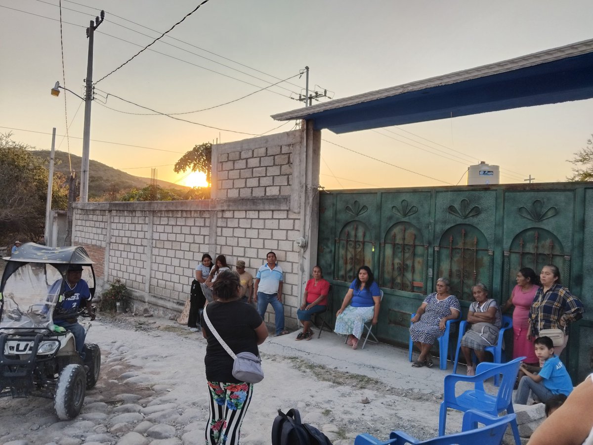 BernabVelascoP1's tweet photo. Hoy visitamos las comunidades de #Tecolotla y #Atetetla, pertenecientes al municipio de Huitzuco de los Figueroa, donde los vecinos tomaron la decisión de sumarse al proyecto del Movimiento Antorchista en Guerrero.
#AntorchaCampesina #UnidadYProgreso #HuitzucoDeLosFigueroa https://t.co/ItkKQq03GI