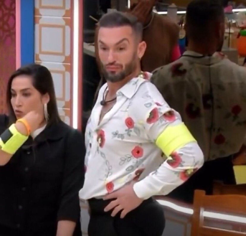 Grimesruxa's tweet photo. Aline e Vinícius são duas pacas 
Que não votaram em Eva é Renata 
Pra salvarem Di é Dani do paredão. Que ódio
#BBB25 https://t.co/MTxlPZ5gTo
