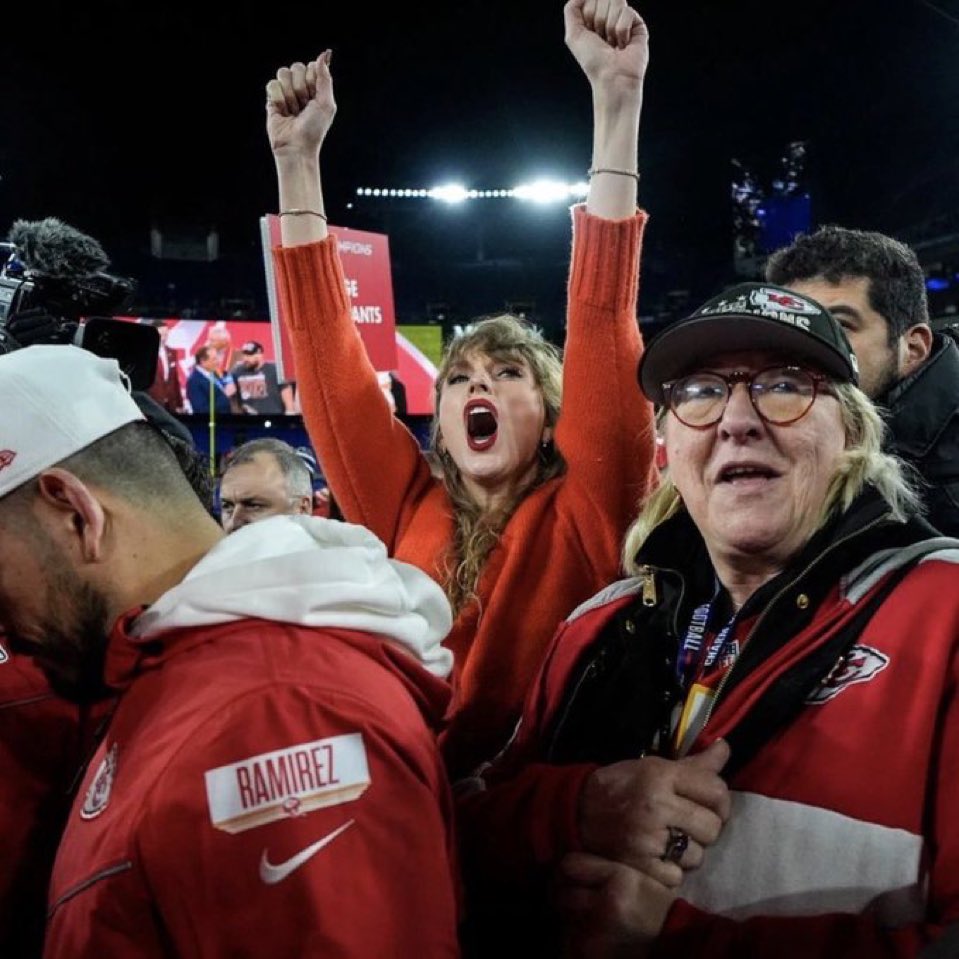 wandasattorney's tweet photo. 🚨TAYLOR SWIFT IS GOING BACK TO THE SUPERBOWL #ChiefsKingdom https://t.co/cLkuOkJAA1
