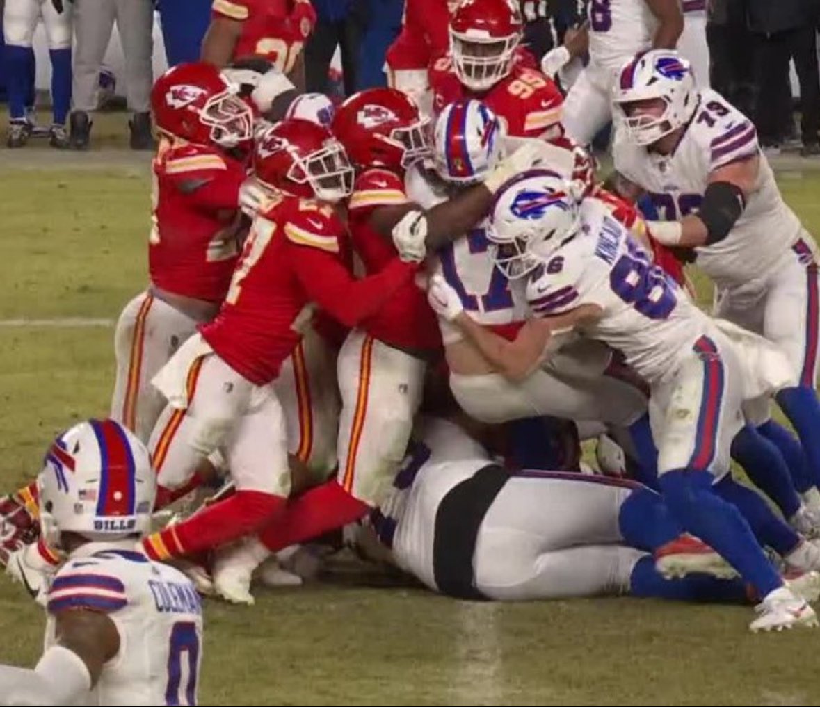 NFLjunction's tweet photo. Real questions need to be asked about the integrity of the NFL.

2 blatant calls that should have been overturned stood in favor of the Chiefs.

The golden years of the NFL is over.

#NFL #NFLPlayoffs #BillsMafia      #ChiefsKingdom  #SuperBowl #BUFvsKC https://t.co/EbJVfwJokn