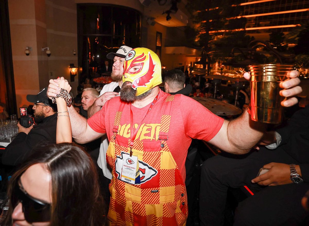 ✨ 𝓗 𝓞 𝓛 𝓛 𝓨 𓆙 tweet media