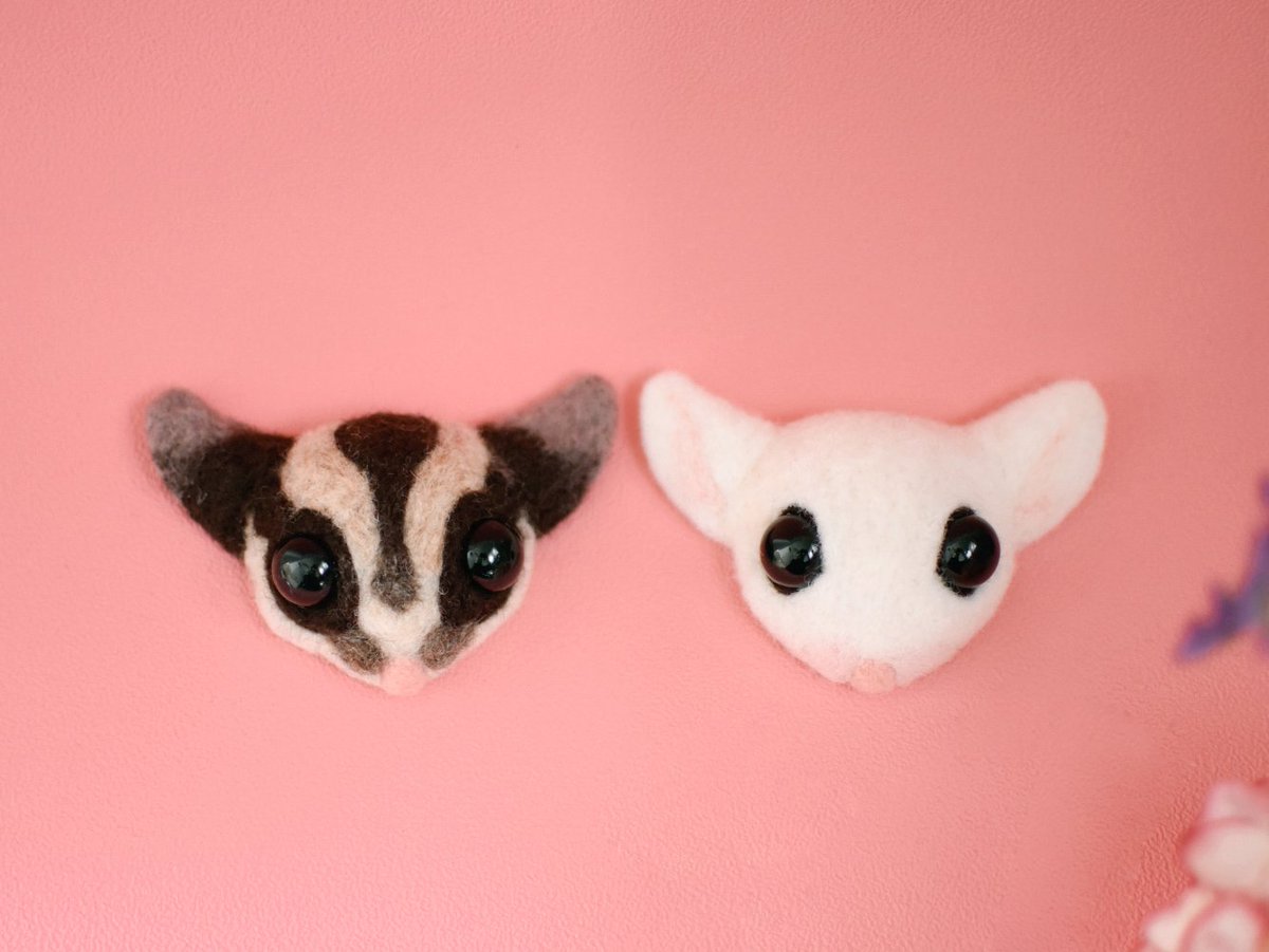 羊毛フェルトフクロモモンガ