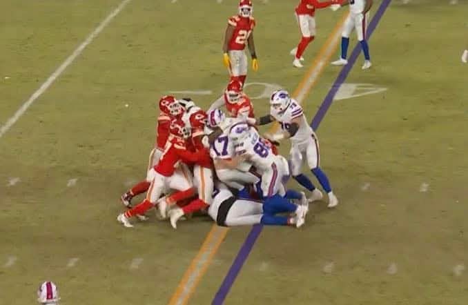 adamhux87's tweet photo. @NFL RIGGED!!! https://t.co/JxiwZVTj7K