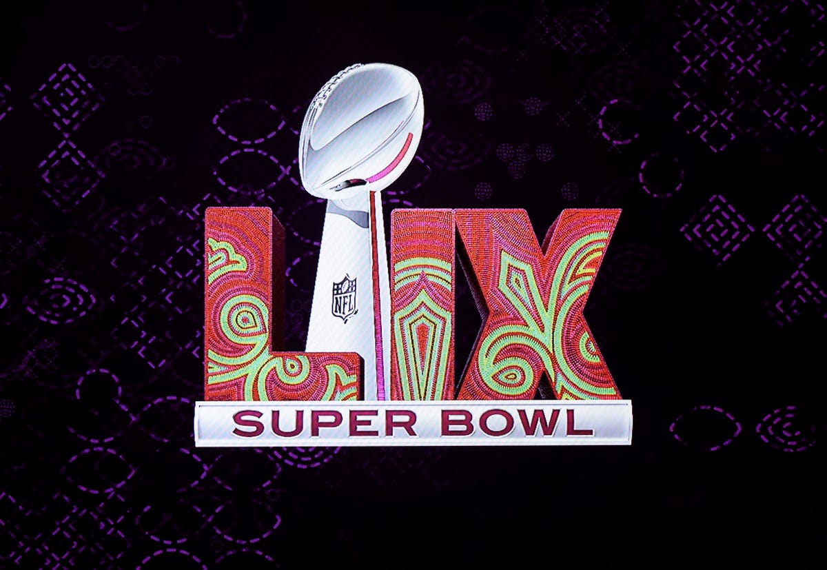 jmferdin78's tweet photo. NFL is rigged. We knew it all the time cuz of the super bowl logo. #NFL #nflrigged #chiefssuck #refssuck #worstsuperbowlever https://t.co/aMcnxdboNN